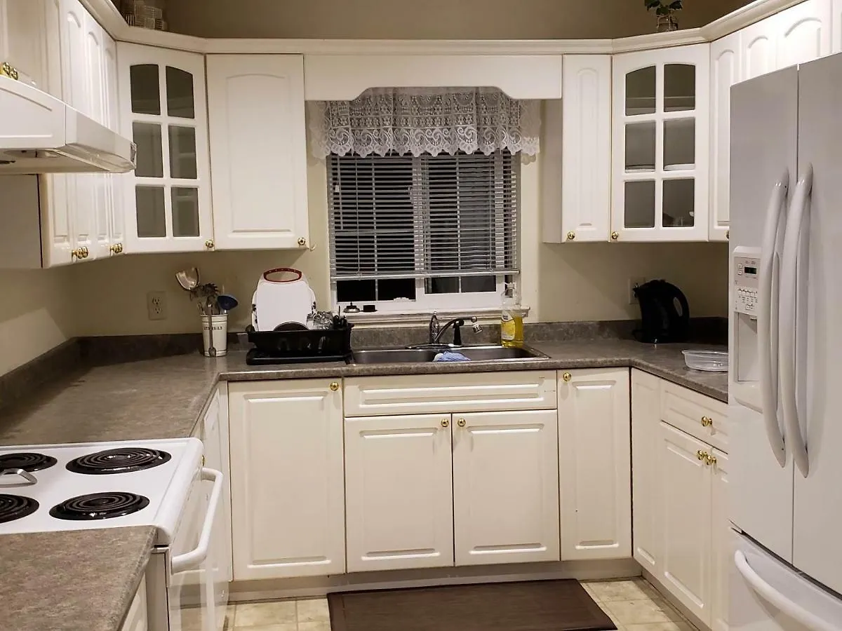 Farhad'S B&B 0*, Abbotsford
