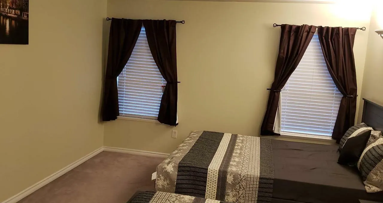 Farhad'S B&B 0*, Abbotsford