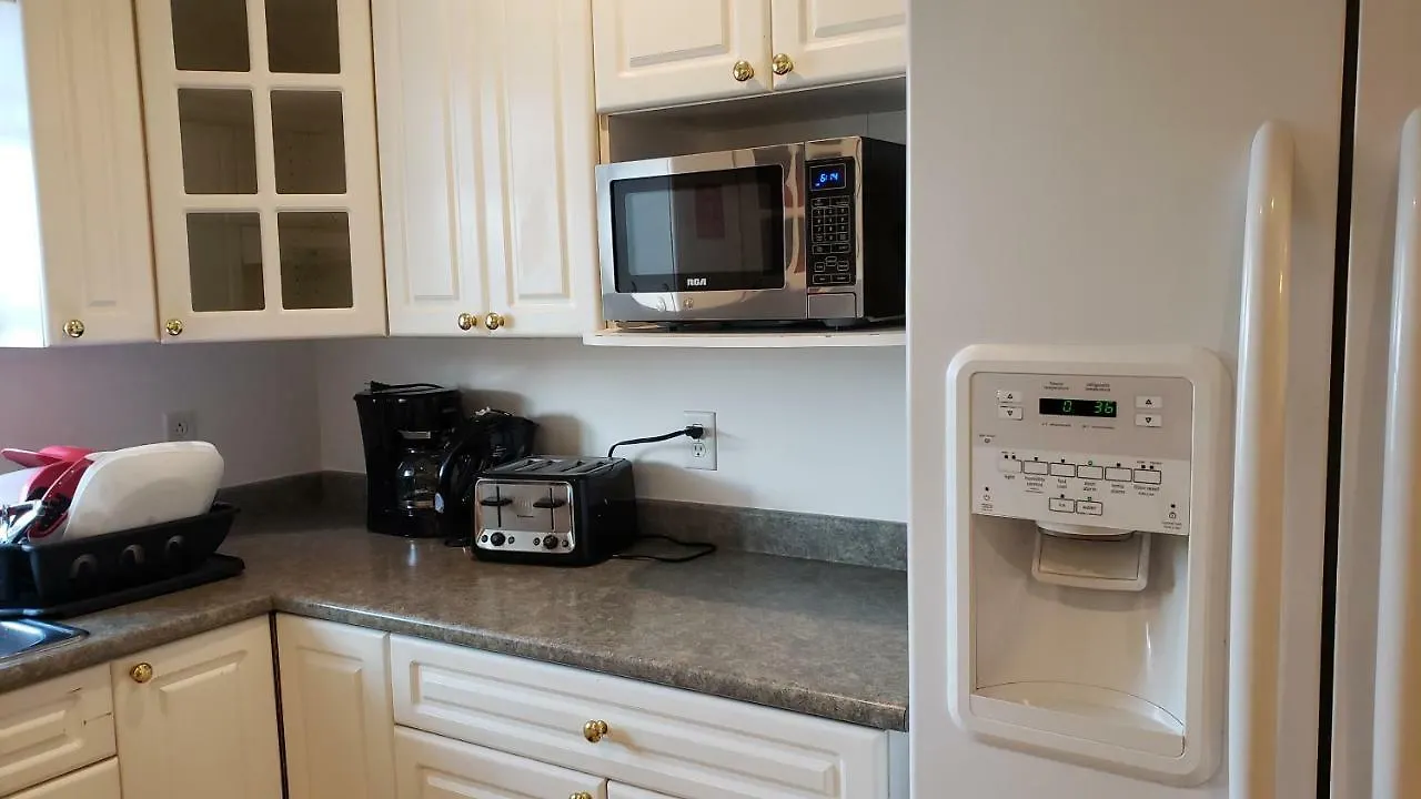 Farhad'S B&B Canada