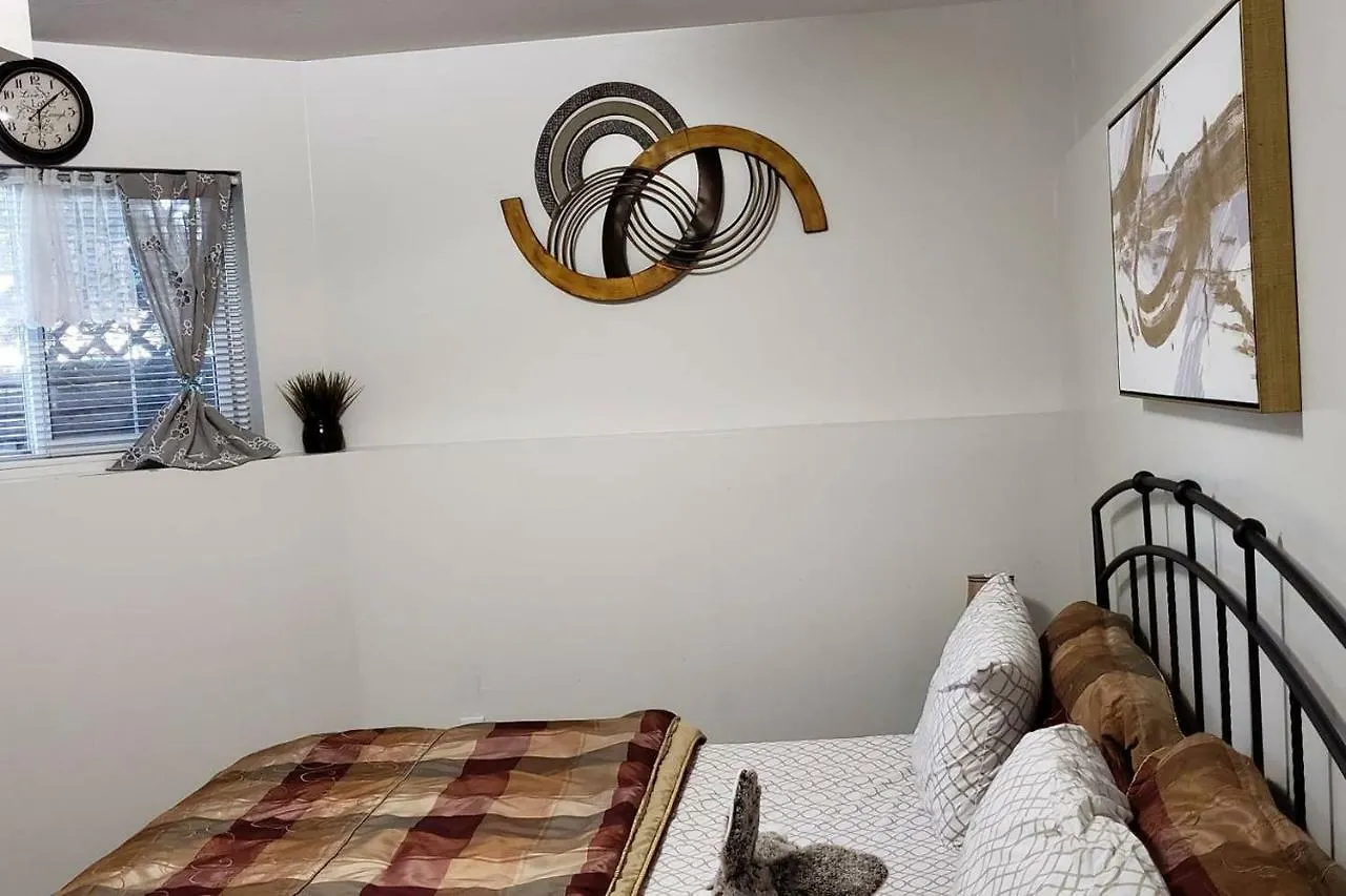 Farhad'S B&B 0*, Abbotsford
